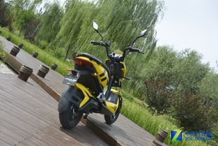 行駛在道路上的大黃蜂 愛瑪小瑪a3電動車評測